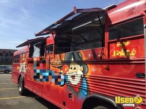 1976 Vintage Bus Kitchen Food Truck All-purpose Food Truck Air Conditioning Yukon Territory Gas Engine for Sale