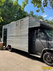1978 Kitchen Food Truck All-purpose Food Truck Concession Window Michigan Gas Engine for Sale