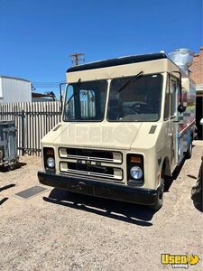 Self-Sufficient Loaded GMC P3500 25' Step Van Kitchen Food Truck for Sale in Arizona!