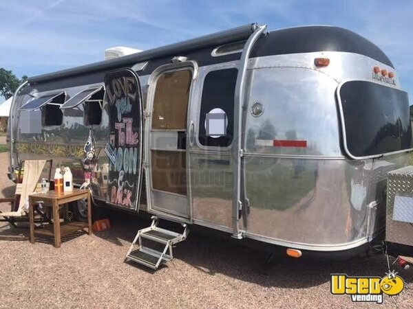 Airstream Trailer | Mobile Boutique Retail Shop for Sale in New York