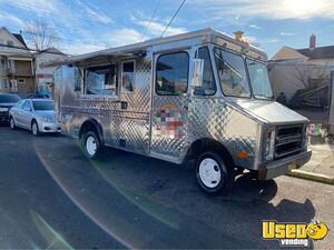 1979 P30 Kitchen Food Truck All-purpose Food Truck Concession Window Florida Gas Engine for Sale