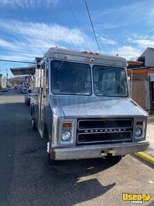 1979 P30 Kitchen Food Truck All-purpose Food Truck Diamond Plated Aluminum Flooring Florida Gas Engine for Sale