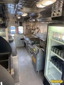 1979 P30 Kitchen Food Truck All-purpose Food Truck Refrigerator Florida Gas Engine for Sale