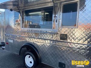 1979 P30 Kitchen Food Truck All-purpose Food Truck Stovetop Florida Gas Engine for Sale