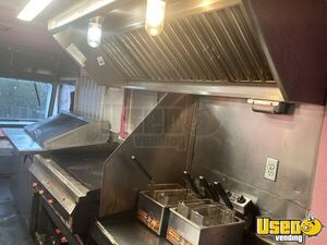 1981 P30 Kitchen Food Truck All-purpose Food Truck Air Conditioning Arkansas Gas Engine for Sale