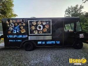 1982 P30 All-purpose Food Truck Concession Window Massachusetts Gas Engine for Sale