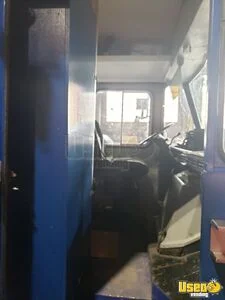 1982 P30 All-purpose Food Truck Propane Tank Manitoba Gas Engine for Sale