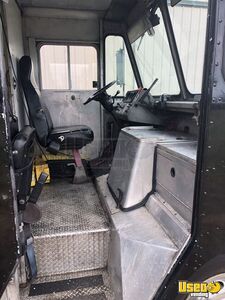 1982 P30 Kitchen Food Truck Kitchen Food Trailer Slide-top Cooler South Carolina Gas Engine for Sale