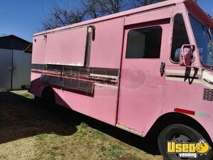 1982 P30 Step Van All-purpose Food Truck All-purpose Food Truck Texas Gas Engine for Sale