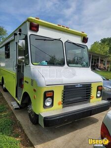 1982 P30 Step Van Kitchen Food Truck All-purpose Food Truck Air Conditioning Tennessee Diesel Engine for Sale