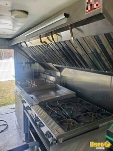 1982 P30 Step Van Kitchen Food Truck All-purpose Food Truck Stainless Steel Wall Covers Massachusetts Gas Engine for Sale