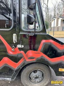 1982 P3500 Kitchen Food Truck All-purpose Food Truck Stainless Steel Wall Covers Maryland Gas Engine for Sale