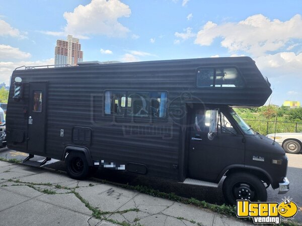 1983 G30 Mad Max Edition 25' Mobile Hair Salon Truck Mobile Hair & Nail Salon Truck New York Gas Engine for Sale