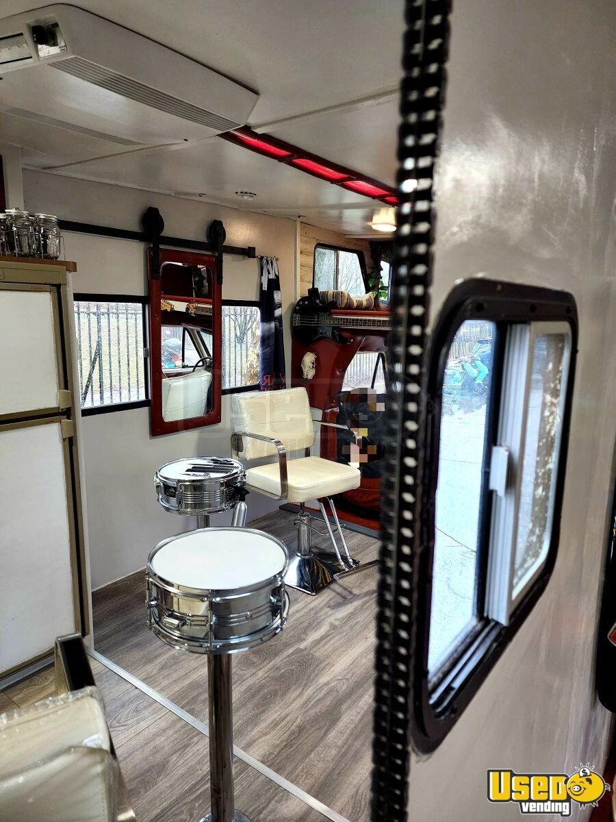 Fully Renovated Chevy G30 25' Mobile Hair Salon Truck on