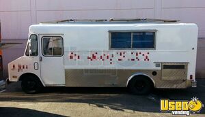 1983 P-30 Step Van Kitchen Food Truck All-purpose Food Truck Concession Window California Gas Engine for Sale