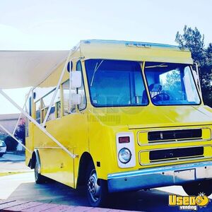 1983 P30 All-purpose Food Truck California Gas Engine for Sale