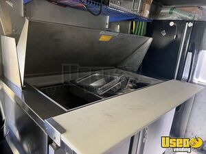 1983 P30 Kitchen Food Truck All-purpose Food Truck Deep Freezer Florida Gas Engine for Sale