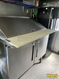 1983 P30 Kitchen Food Truck All-purpose Food Truck Upright Freezer Florida Gas Engine for Sale
