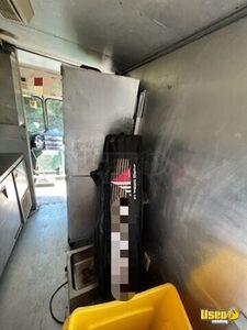 1983 P30 Step Van Kitchen Food Truck All-purpose Food Truck Exterior Customer Counter Tennessee Diesel Engine for Sale