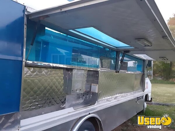 1983 Step Van Kitchen Food Truck All-purpose Food Truck North Carolina Gas Engine for Sale