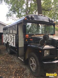 1984 B600 Vintage School Bus Kitchen Food Truck All-purpose Food Truck Concession Window Tennessee Gas Engine for Sale