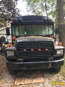 1984 B600 Vintage School Bus Kitchen Food Truck All-purpose Food Truck Stainless Steel Wall Covers Tennessee Gas Engine for Sale