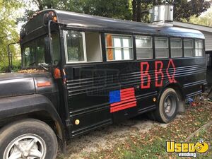 1984 B600 Vintage School Bus Kitchen Food Truck All-purpose Food Truck Tennessee Gas Engine for Sale