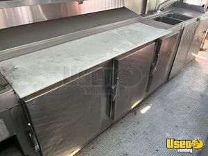 1984 Grumman Food Truck All-purpose Food Truck Hand-washing Sink California Gas Engine for Sale