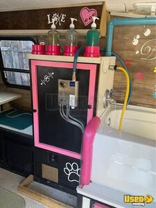 1984 Lesharo Turbo Pet Grooming Truck Pet Care / Veterinary Truck Generator New York Diesel Engine for Sale