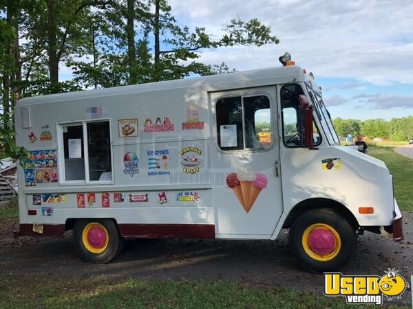 1984 P-30 Step Van Ice Cream Truck Ice Cream Truck Air Conditioning South Carolina Gas Engine for Sale