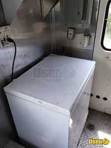 1984 P20 Kitchen Food Truck All-purpose Food Truck Electrical Outlets Michigan Diesel Engine for Sale