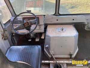 1984 P30 Mobile Boutique Truck Mobile Boutique 6 Florida Diesel Engine for Sale