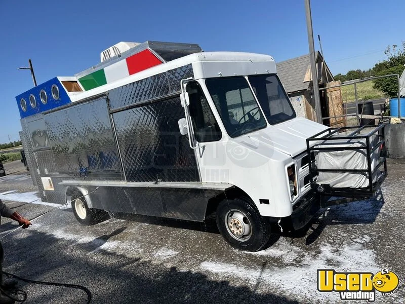 1985 P30 All-purpose Food Truck California Gas Engine for Sale