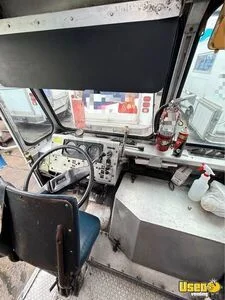 1985 P30 All-purpose Food Truck Diamond Plated Aluminum Flooring California Gas Engine for Sale