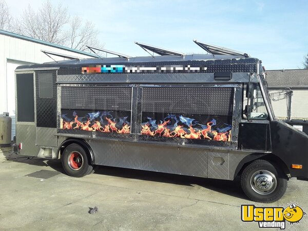 1985 P30 Kitchen Food Truck All-purpose Food Truck Tennessee Gas Engine for Sale