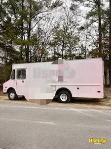 1985 P30 Mobile Boutique Cabinets North Carolina Gas Engine for Sale