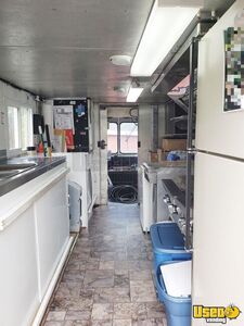 1986 E-350 Econoline Step Van Kitchen Food Truck All-purpose Food Truck Stainless Steel Wall Covers Alberta Gas Engine for Sale