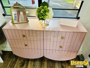 1986 Mobile Boutique Electrical Outlets New York for Sale