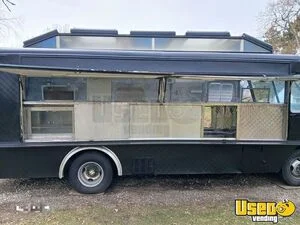1986 P30 All-purpose Food Truck Cabinets Minnesota Gas Engine for Sale
