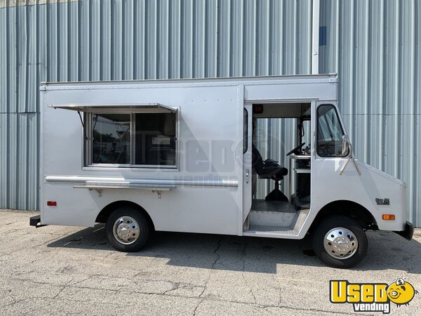 1986 P30 All-purpose Food Truck Illinois Gas Engine for Sale