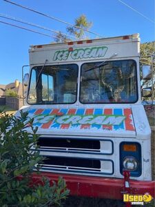 1986 P30 Soft Serve And Snowball Truck Ice Cream Truck Exterior Customer Counter Mississippi Gas Engine for Sale