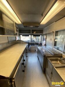 1986 P30 Step Van Pizza Truck Pizza Food Truck Diamond Plated Aluminum Flooring Massachusetts Gas Engine for Sale