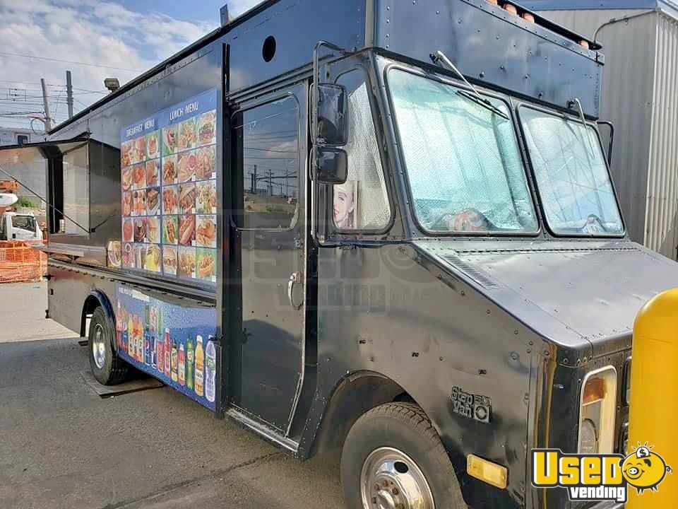 Freightliner P30 Used Food Truck Mobile Kitchen For Sale In New York