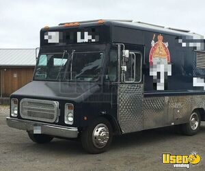 1987 P Series Kitchen Food Truck All-purpose Food Truck British Columbia Gas Engine for Sale