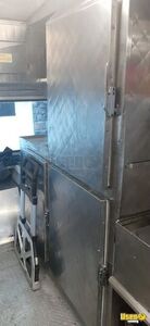 1987 P Series Kitchen Food Truck All-purpose Food Truck Fryer British Columbia Gas Engine for Sale