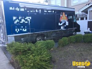 1987 P Series Kitchen Food Truck All-purpose Food Truck Stainless Steel Wall Covers British Columbia Gas Engine for Sale