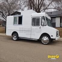 1987 P30 All-purpose Food Truck Insulated Walls Alberta Gas Engine for Sale