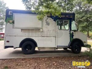 Low Mileage - Chevrolet P30 Diesel Food Truck | Mobile Food Unit for Sale in North Carolina!