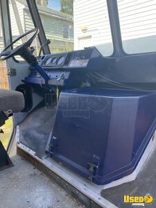 1987 P30 Ice Cream Truck 6 New Jersey Diesel Engine for Sale