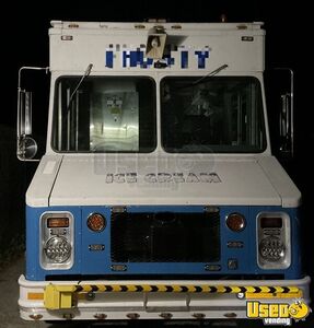 1987 P30 Ice Cream Truck Ice Cream Truck Concession Window Connecticut Diesel Engine for Sale